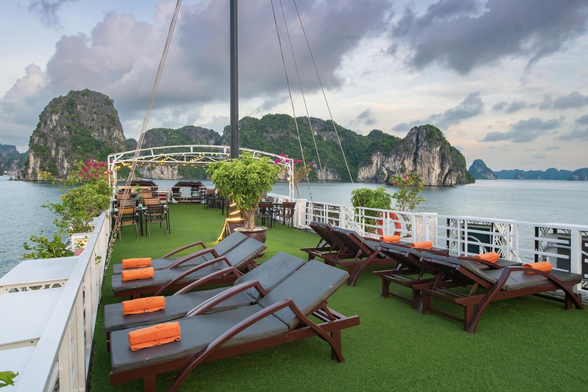 Renea Cruises Halong Hotel Ha Long Exterior foto