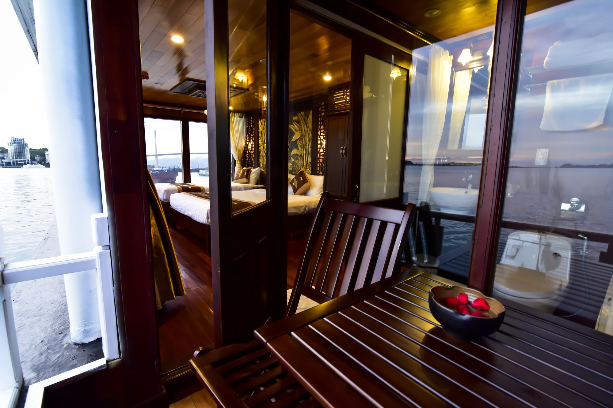 Renea Cruises Halong Hotel Ha Long Exterior foto